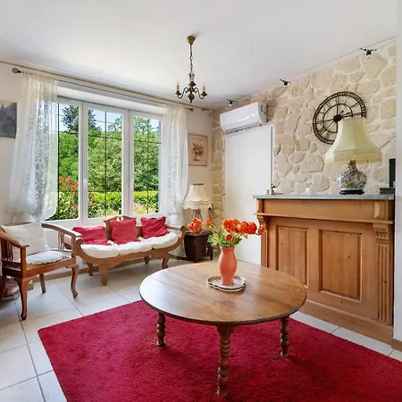 Aux Berges Du Saint Ferreol Bed and Breakfast