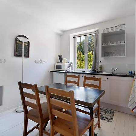Aux Berges Du Saint Ferreol Bed and Breakfast 3*