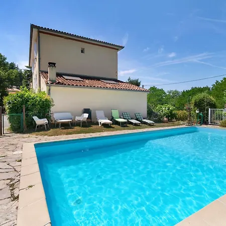 Aux Berges Du Saint Ferréol Bed and breakfast 3*