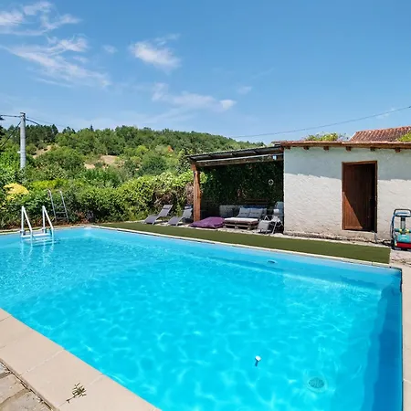 Aux Berges Du Saint Ferréol Bed and breakfast 3*